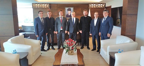 KOSOVA MAMUŞA BELEDİYE BAŞKANI ABDÜLHADİ KRASNİÇ KAYMAKAMIMIZ ABDULKADİR DEMİR’İ MAKAMINDA ZİYARET ETTİLER. 